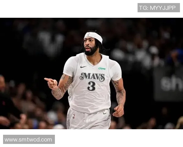 戴维斯高效砍下两双，18+11助独行侠领先